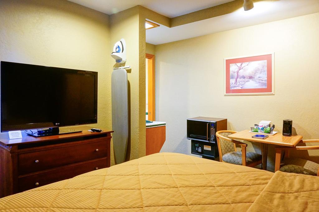 Lamplighter Inn & Suites San Luis Obispo Room photo