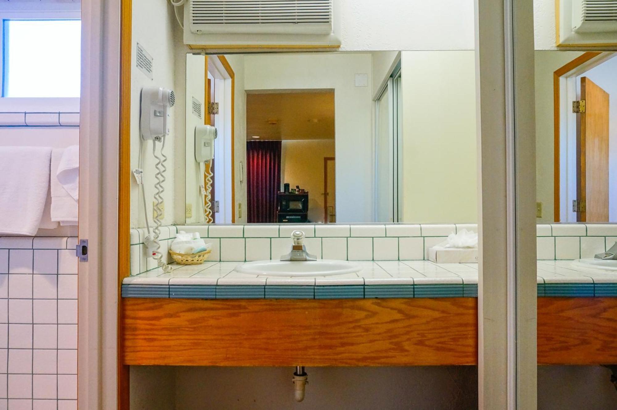 Lamplighter Inn & Suites San Luis Obispo Room photo
